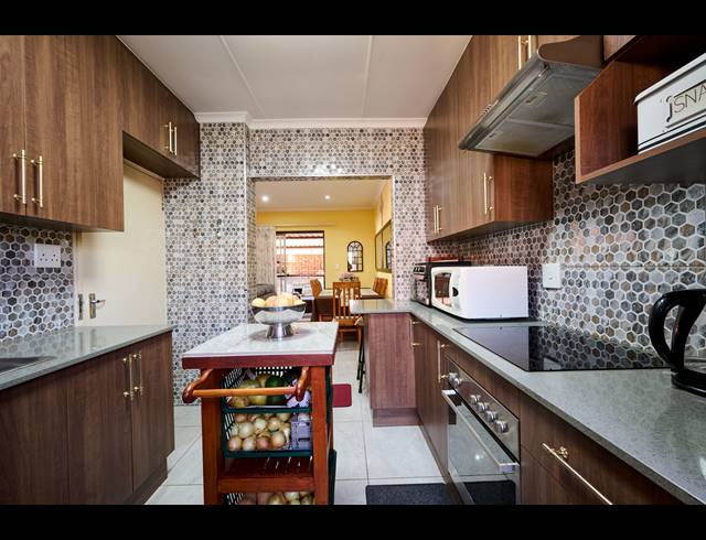 3 BEDROOM TOWNHOUSE FOR SALE IN HALFWAY GARDENS